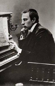 220px-Rachmaninoff_1900